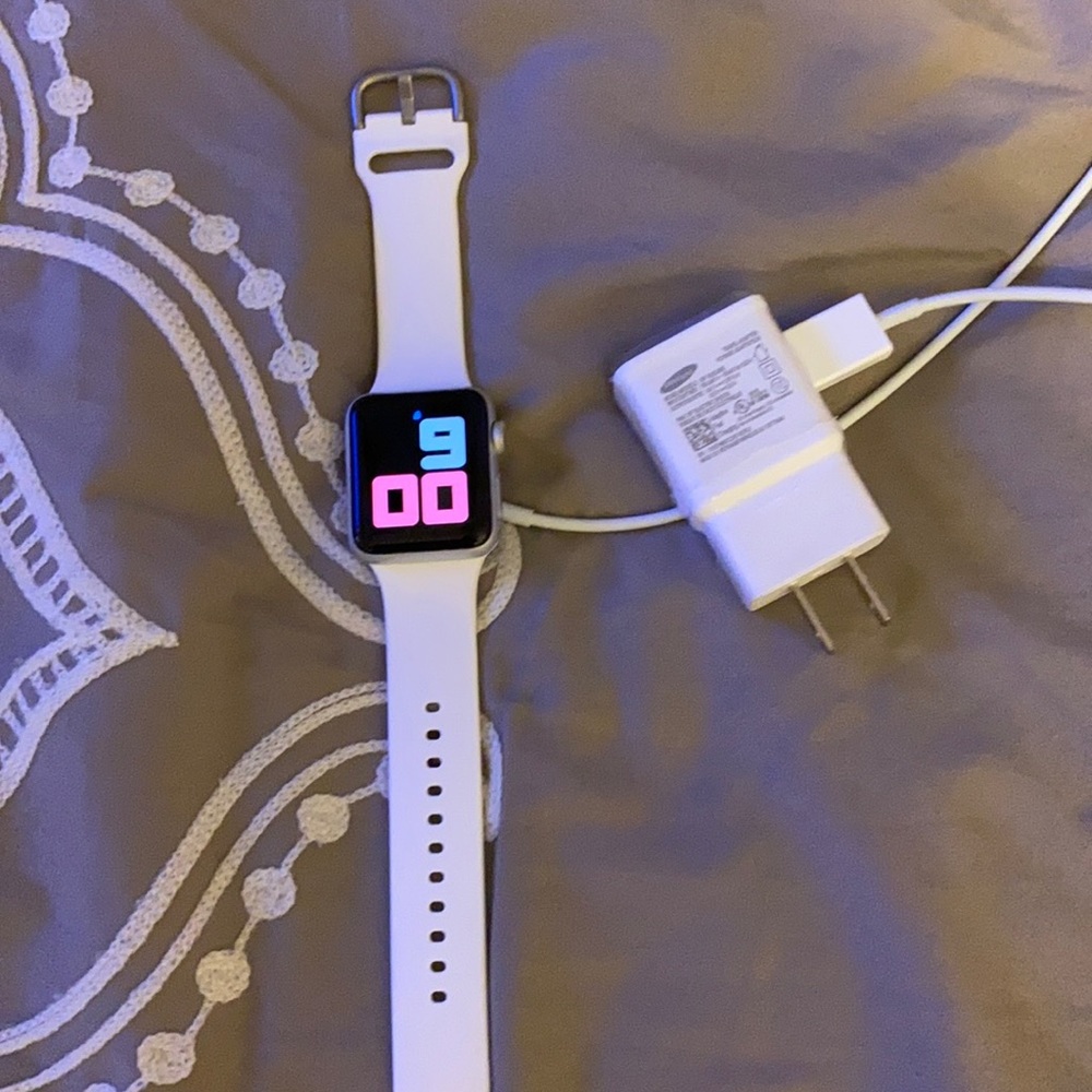 Apple Watch series 3 w/charger never been worn